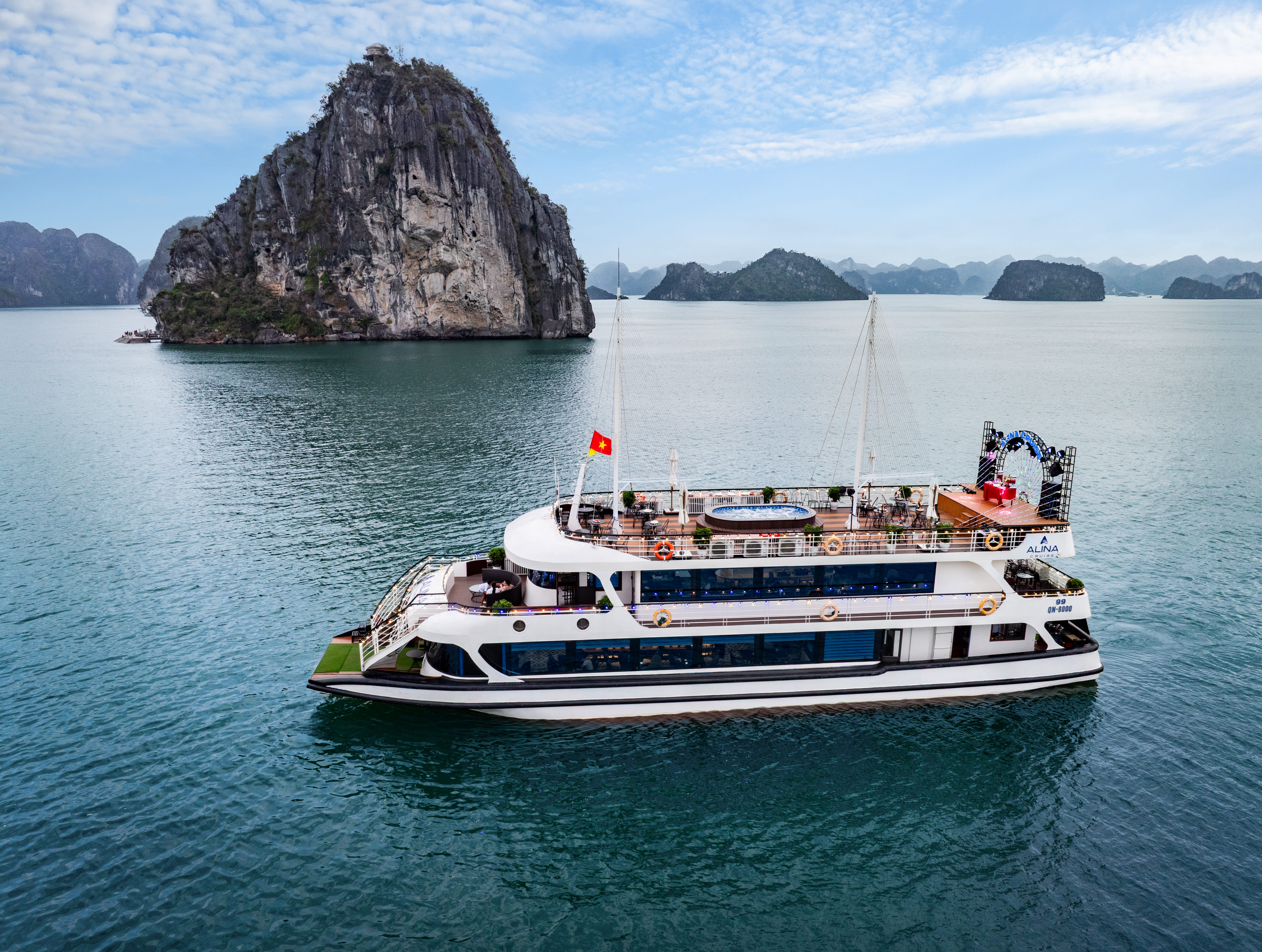 Deluxe Full Day Cruise in Ha Long Bay (5-Star)