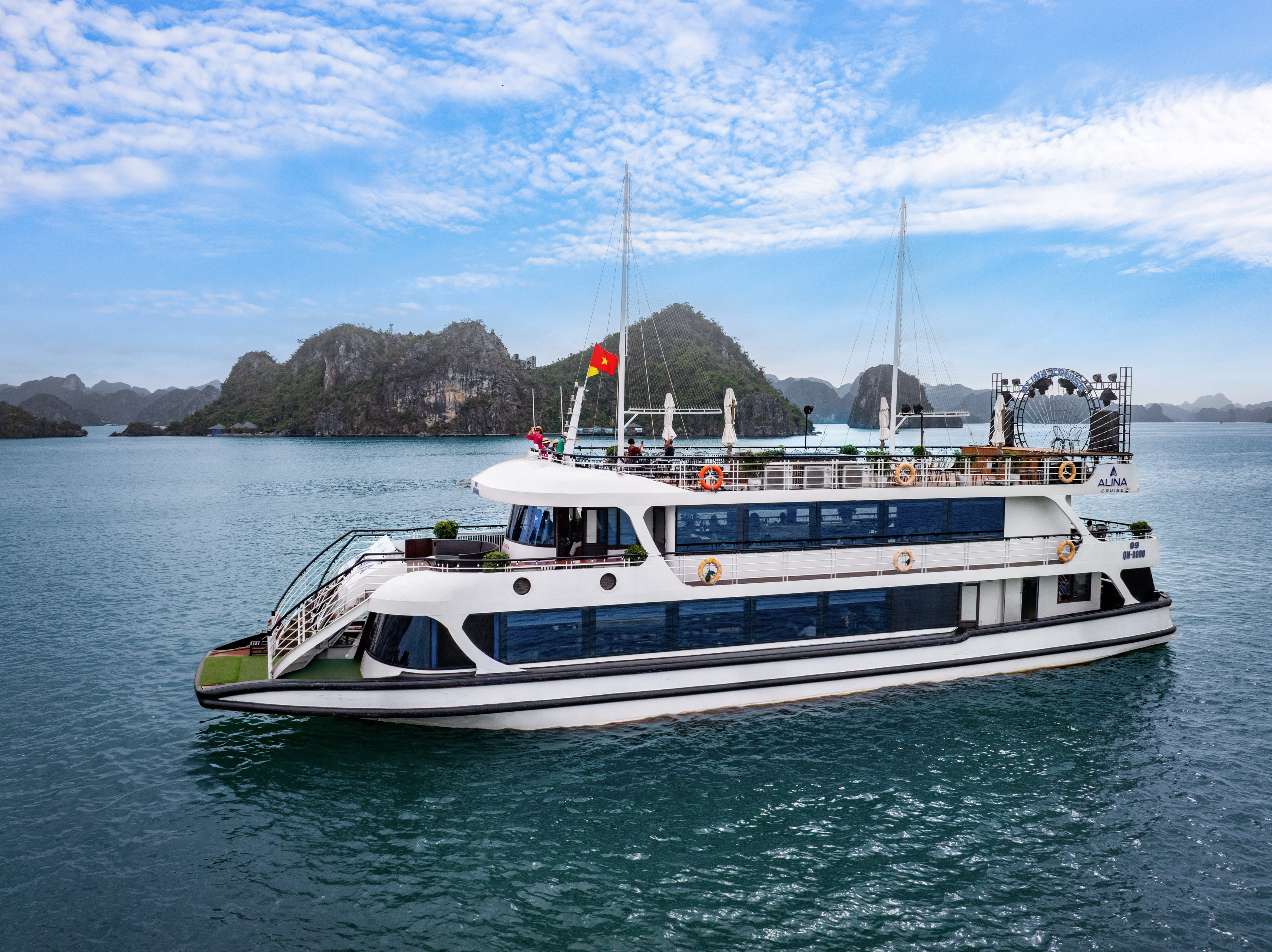 Deluxe Full Day Cruise in Ha Long Bay (5-Star)